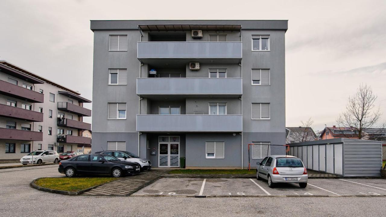 Lovely Apartment Mira Near Airport Zagreb Velika Gorica Exterior foto